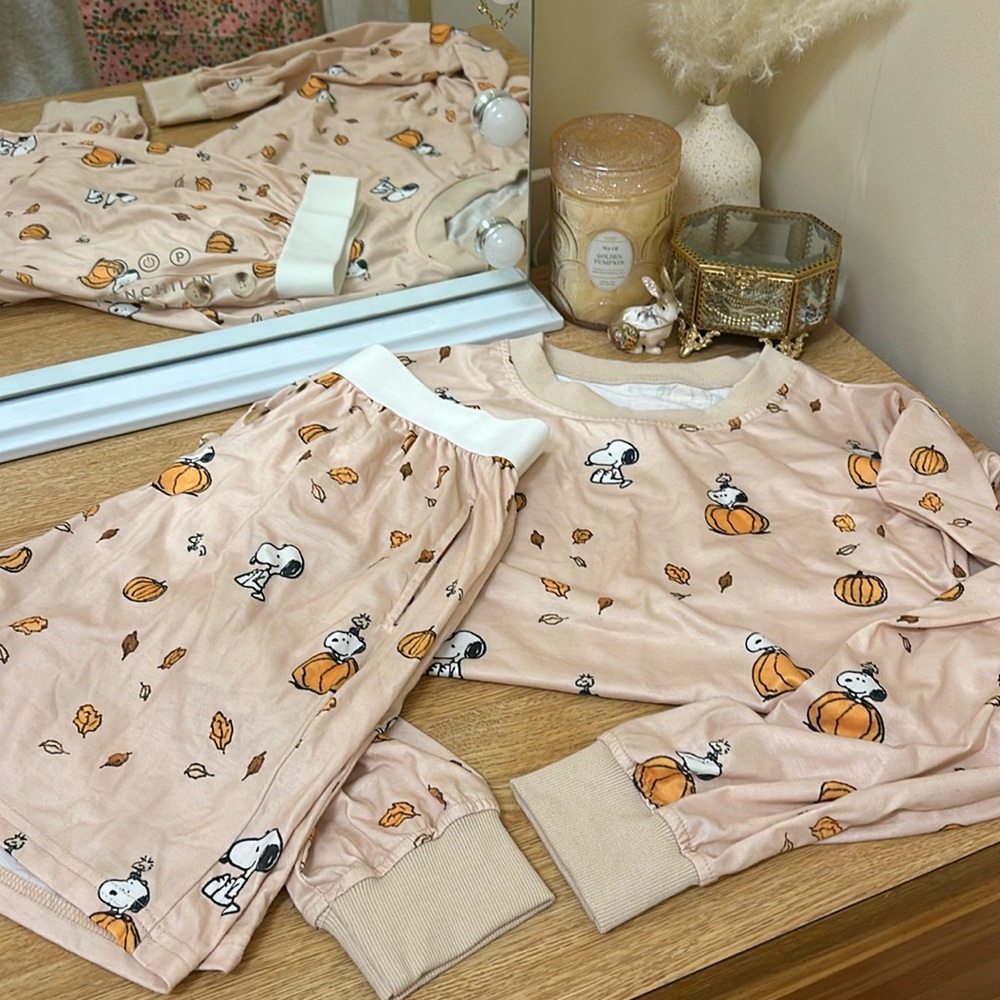 Women’s Snoopy Pj Set!